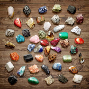 amazon全球熱賣 兒童STEM科學教育--48件礦石水晶瑪瑙螢石標本考古鑑定盒套裝