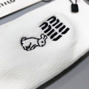 New日本限定版 MIUMIU立體刺繡LOGO兔仔中筒襪