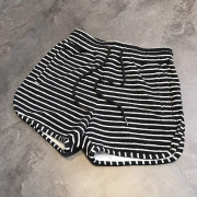 韓國人氣熱賣 黑白間條紋短褲