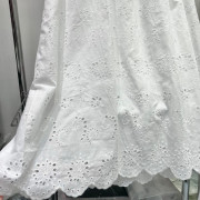韓國東大門人氣 鏤空花刺繡白色圓領連身裙